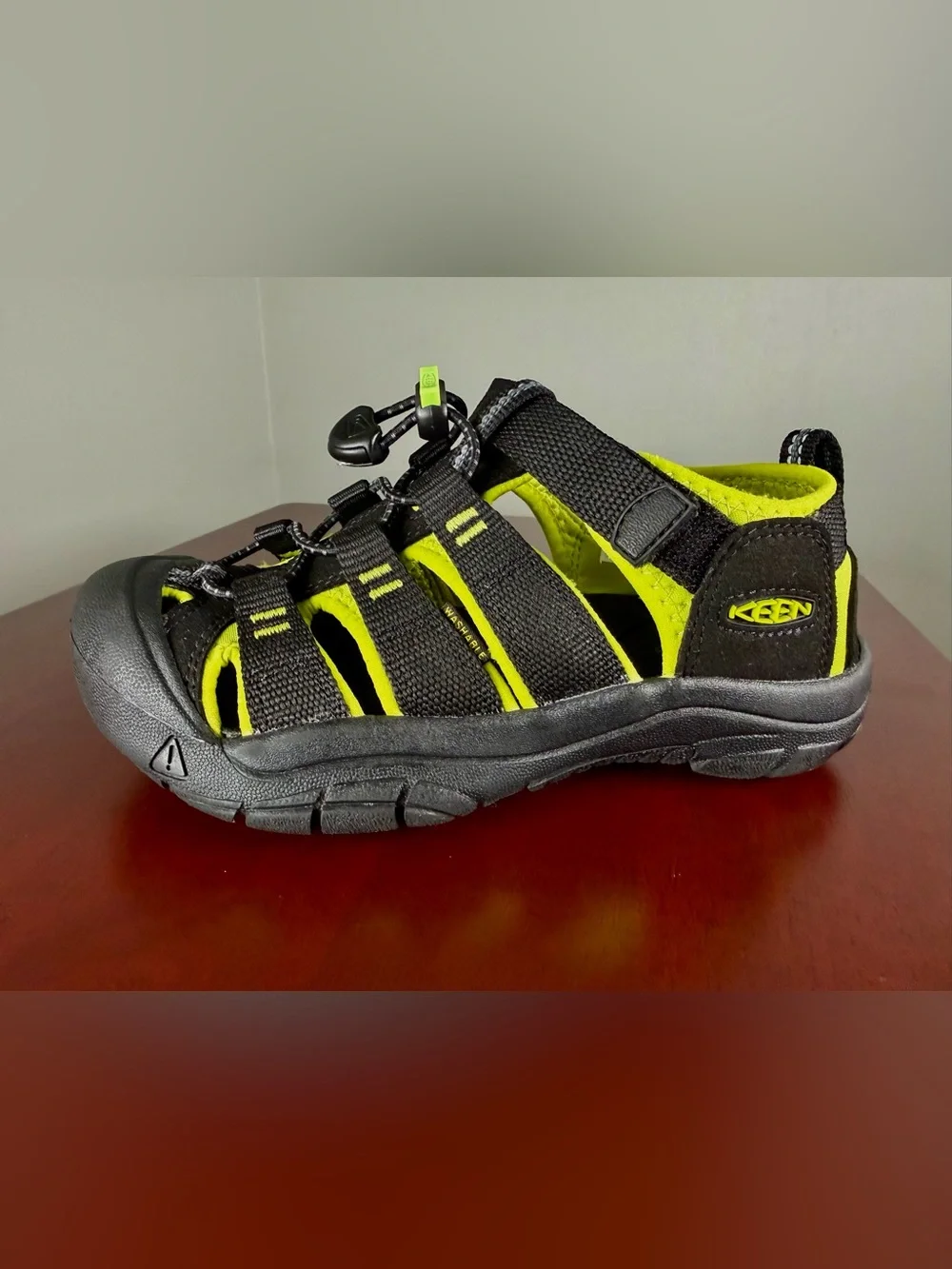 KEEN Kids Size 1 Black Lime Closed Toe Sandals